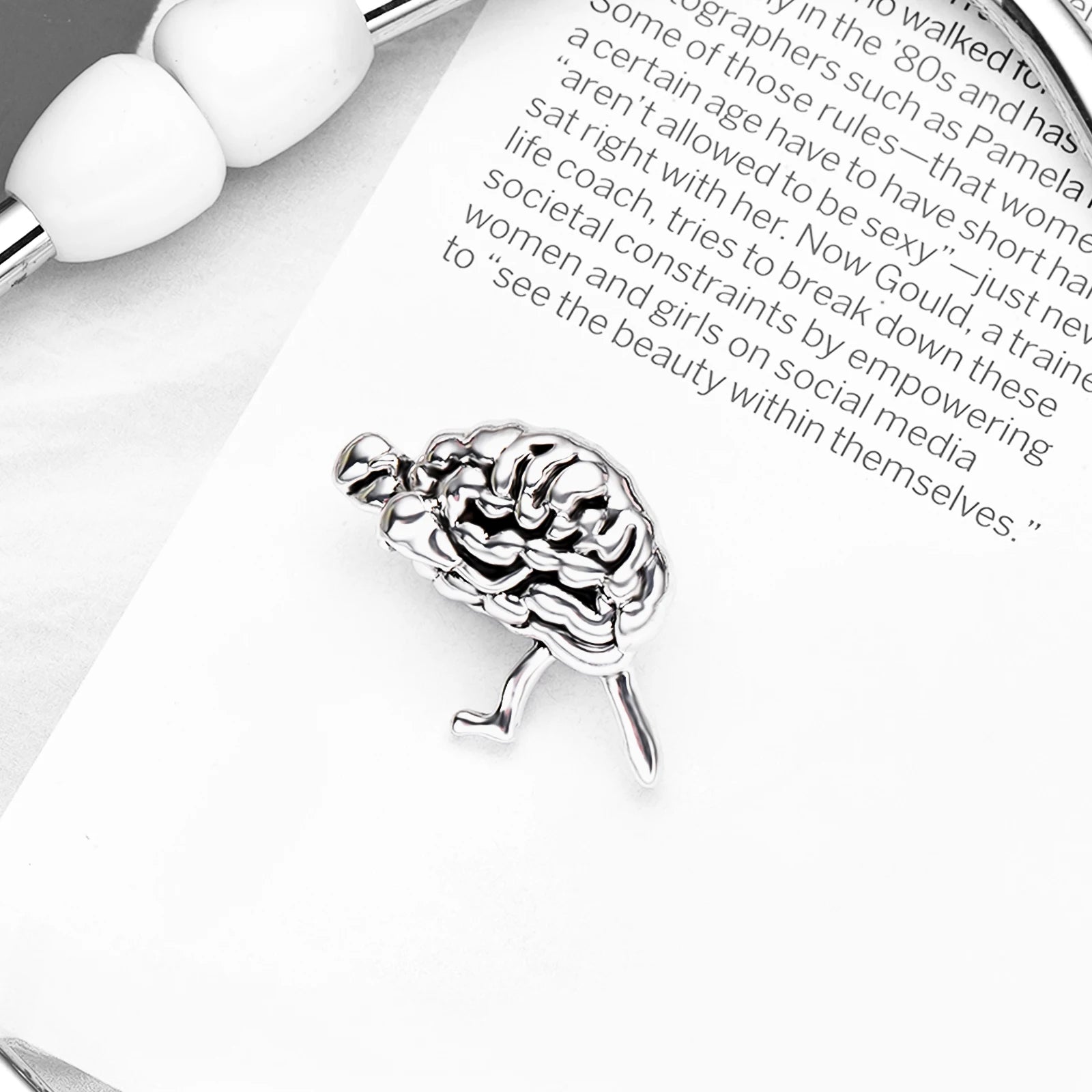 Harong Exquisite Brain Enamel Pins Brooch Medical Anatomy Cute Lapel Lanyard Bag Coat Badge Accessories Gift for Doctor Student